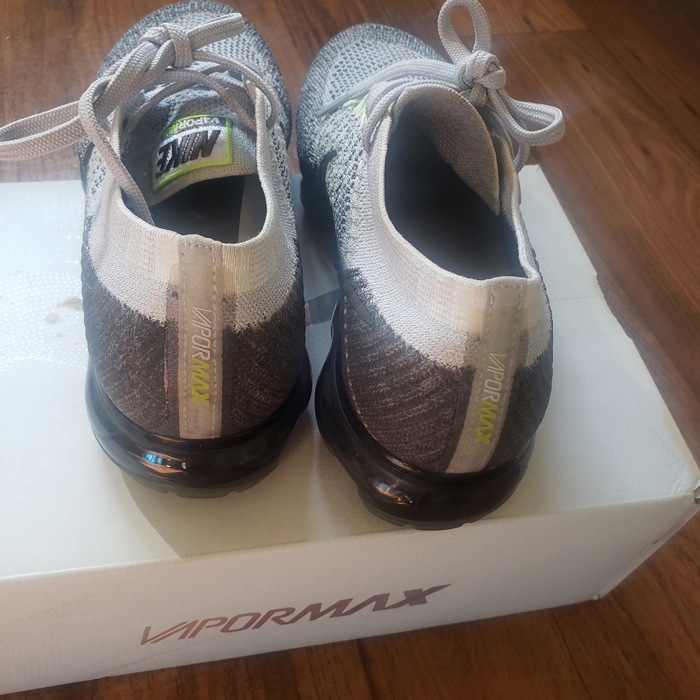 Nike  Air VaporMax Flyknit - Picture 2 of 6